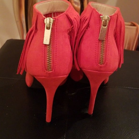 Shoes - Picture 3 of 4